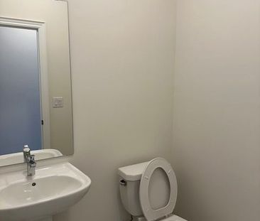 For Lease - 2906 Whites Road, Pickering, Ontario - Photo 5