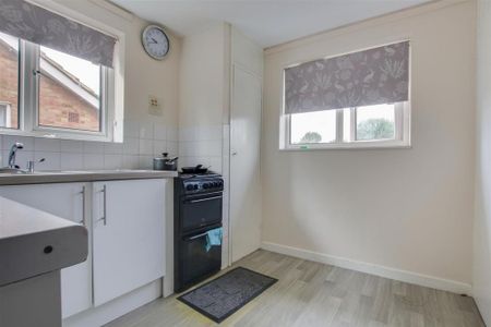2 bedroom maisonette to rent - Photo 4