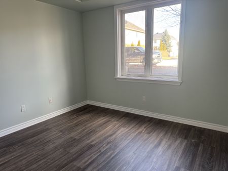 For Lease - 190 Hornchurch Lane Unit# B, Barrhaven, Ontario - Photo 3