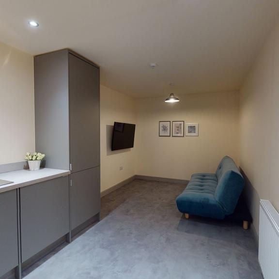 4 bedroom flat to rent - Photo 1