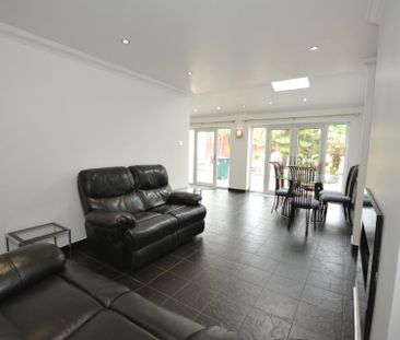 Salisbury Avenue, Styvechale, Coventry, West Midlands, CV3 5DB - Photo 3