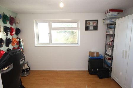 2 bedroom semi-detached house to rent - Photo 5