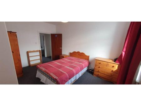 3 bedroom flat to rent - Photo 2