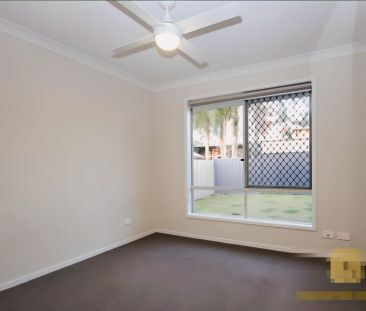 4 bed 2 bath - Photo 2