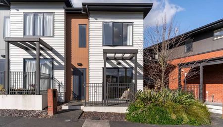 Modern Stylish Home - Photo 2