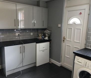 Ridgeway Terrace, Woodhouse, LS6 2HU, Leeds - Photo 1