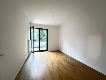 Großzügig geschnittene Familienwohnung mit zwei Terrassen ***EBK***GästeWC mit Dusche*** - Foto 2