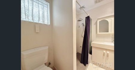 3-Bedroom Home with Powered Workshop & Gorgeous Gardens 🏡 - Photo 5