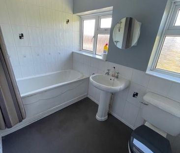 3 bedroom semi-detached house to rent - Photo 4