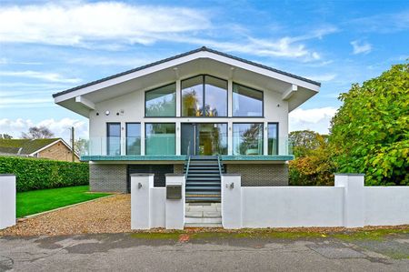 Situated by the water's edge this modern and detached family home boasts exceptional energy efficiency and views of Old Windsor Lock. - Photo 2