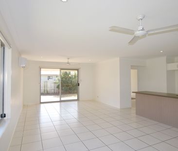 SPACIOUS MODERN FAMILY HOME - Photo 6