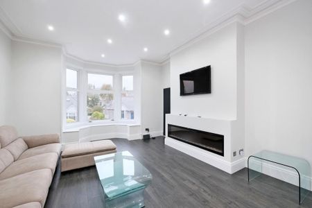 4 bedroom flat to rent - Photo 3