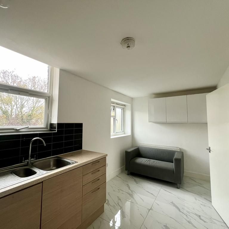 3 bedroom flat to rent - Photo 1