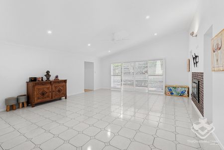 Spacious Family Home with Pool in Sought-After Stretton ! - Photo 4
