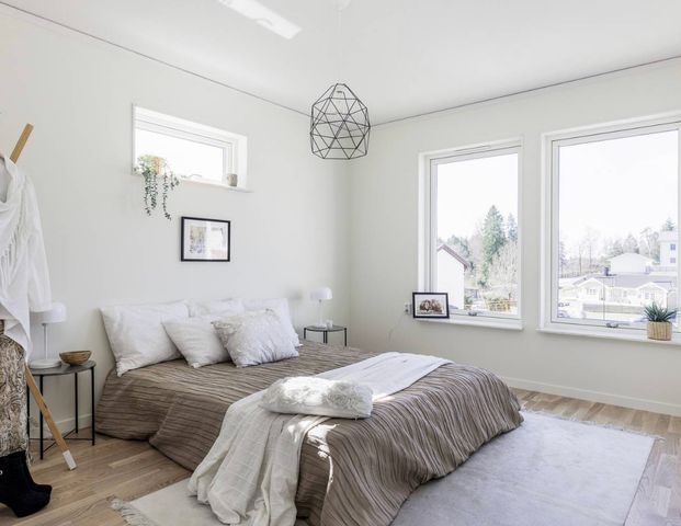 Djupdalsvägen, Skogås - Photo 1