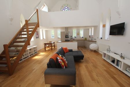 3 Bedroom , Chester - Photo 2