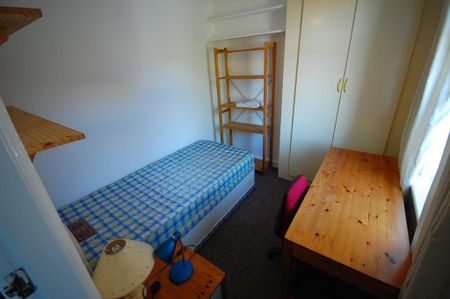 2 bedroom terraced house to rent - Photo 4