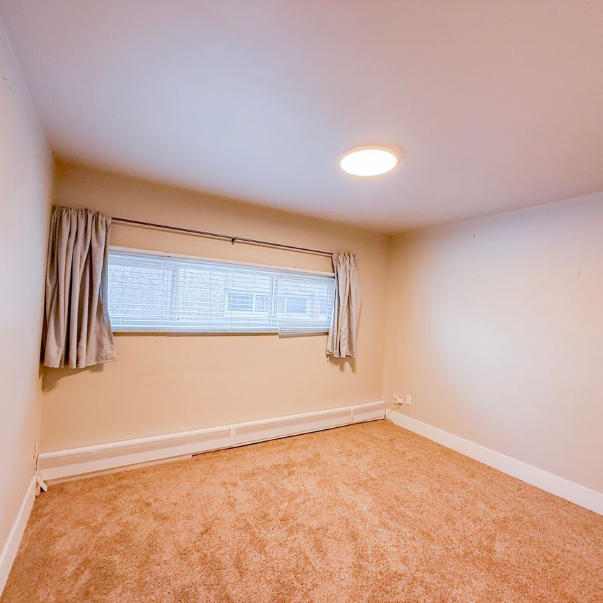 Fantastic 2 Bedroom Condo On Elbow Drive/All Utilities Included. - Photo 1
