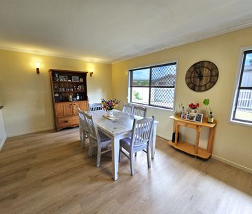 Spacious 3-Bedroom Home with Double Garage & Double Carport – Bunda... - Photo 3