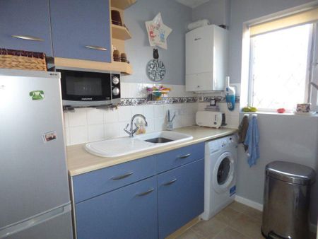 2 bedroom semi-detached house to rent - Photo 4