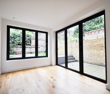 Two Bedroom Flat to rent in London - Photo 3