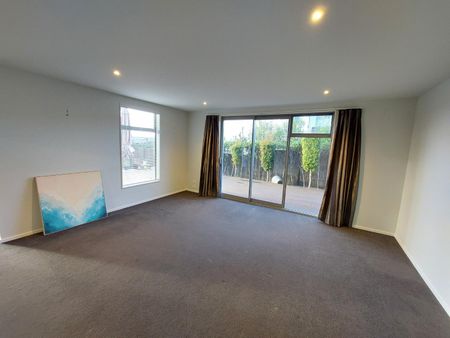 Spacious family Home in Millwater - Photo 4
