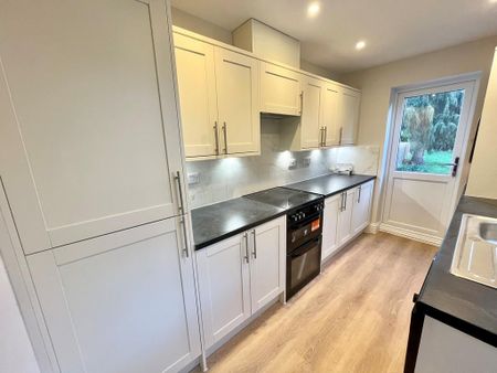 3 bedroom semi-detached house to rent - Photo 2