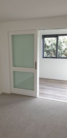 Newly refurbished 2brm apartment opposite Westfiel - Photo 4