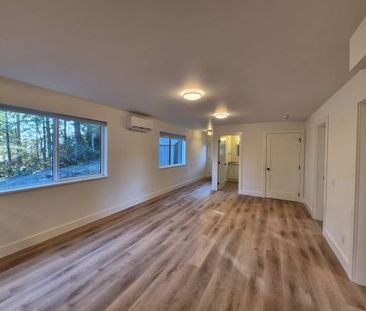 Modern 2-Bedroom Suite with Private Driveway & Storage – Available Feb - Photo 2