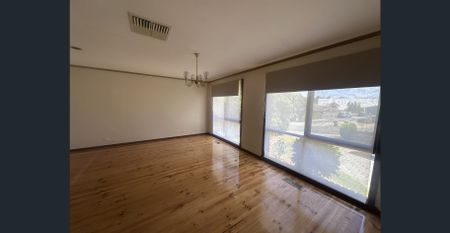 Family home with a pool! - Photo 2