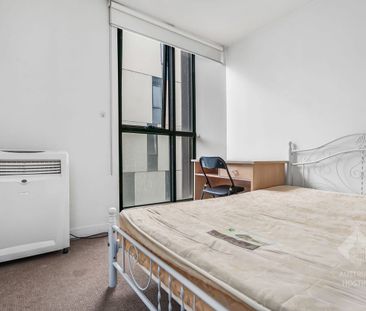 Modern Studio Living in North Melbourne (Student Only) - Photo 2