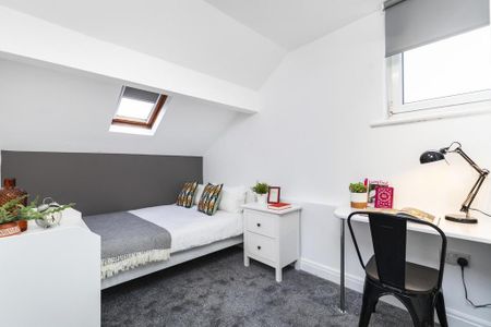 3 bedroom flat to rent - Photo 2