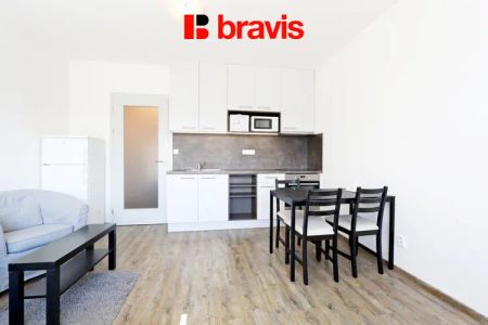 Pronájem bytu 1+kk, ul. třída Gen. Píky, Brno - Černá Pole, zařízený, parkování - Fotografie 2