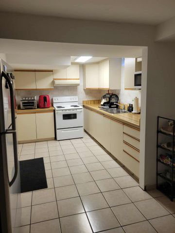 For Lease - 112 Trafalgar Square Unit# Lower, Vaughan, Ontario - Photo 5