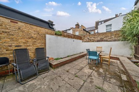 4 bedroom terraced house to rent - Photo 5