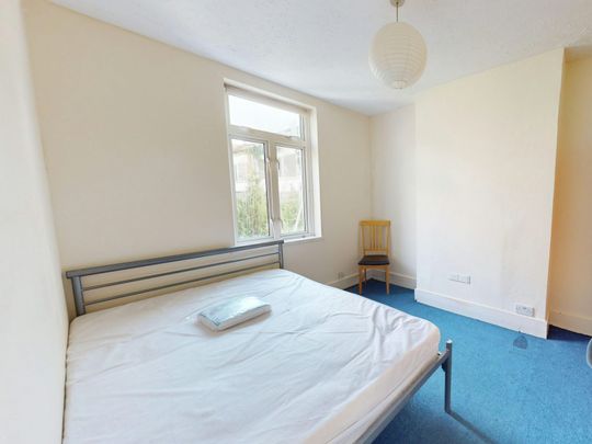 Terraced House to rent on - Photo 1