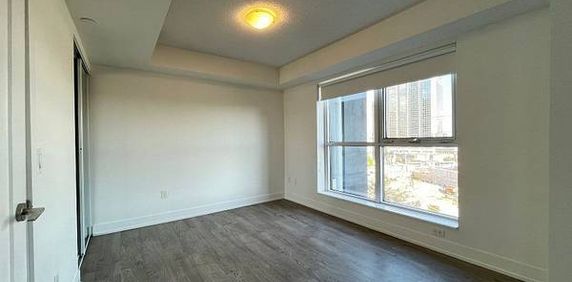 TRIDEL LUXURIOUS & SPACIOUS STUDIO INCREDIBLE AMENITIES ON SUBWAY LINE - Photo 2