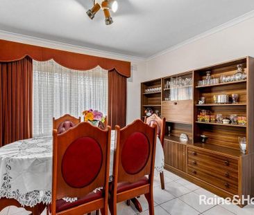 Spacious Family Home in a Prime, Convenient Location - Photo 2