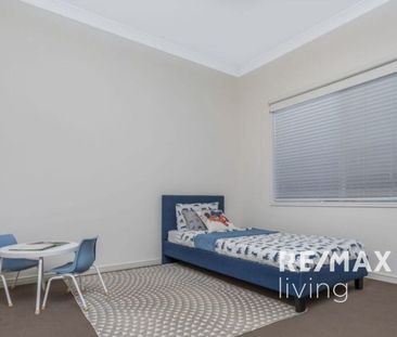 Large Family Entertainer in Fresh Water Estate - Photo 3