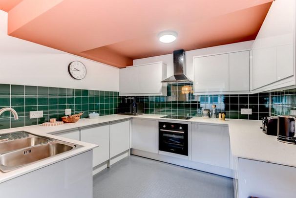 6 bedroom house to rent - Photo 1