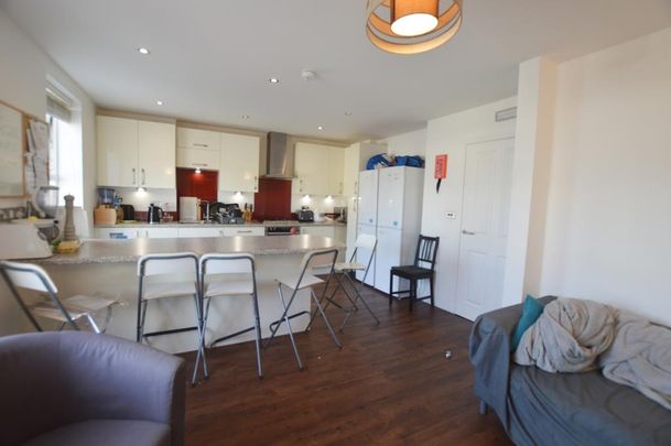 1 bedroom in a house share to rent - Photo 1