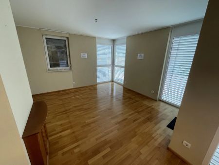 3-Zimmer-Wohnung mit möblierter Küche, Terrasse und Garagenparkplatz in beliebter Wohngegend Schärding - Photo 3