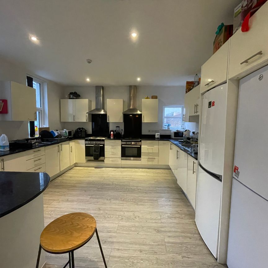 8 Queen Anne Terrace - Photo 1