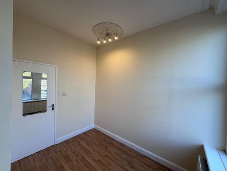 3 bedroom flat to rent - Photo 3