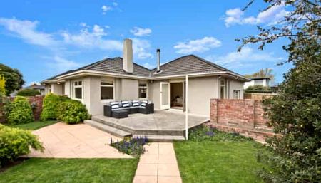 Sunny 3 Bedroom standalone house in Bryndwr Rd - Photo 5