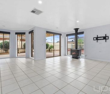 4 BEDROOM FAMILY HOME - Photo 4