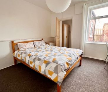 Newly renovated 4 bedroom student property with Ensuite bathrooms - Photo 4