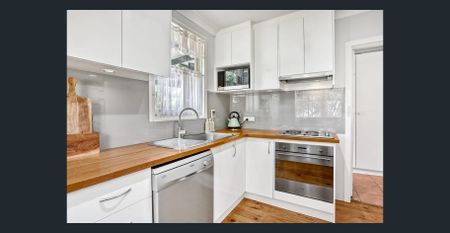 Comfortable Family Home in a Convenient Location - Photo 2