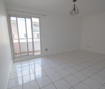 Location Appartement 1 pièce 23m² ST DENIS 97490 - Photo 3
