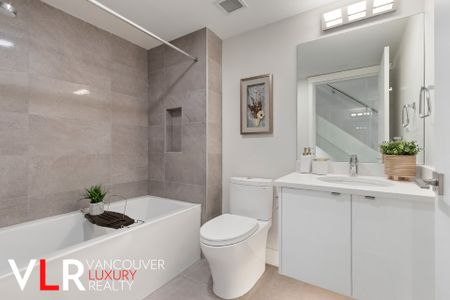 Townhouse in Vancouver West Side, BC - Photo 4